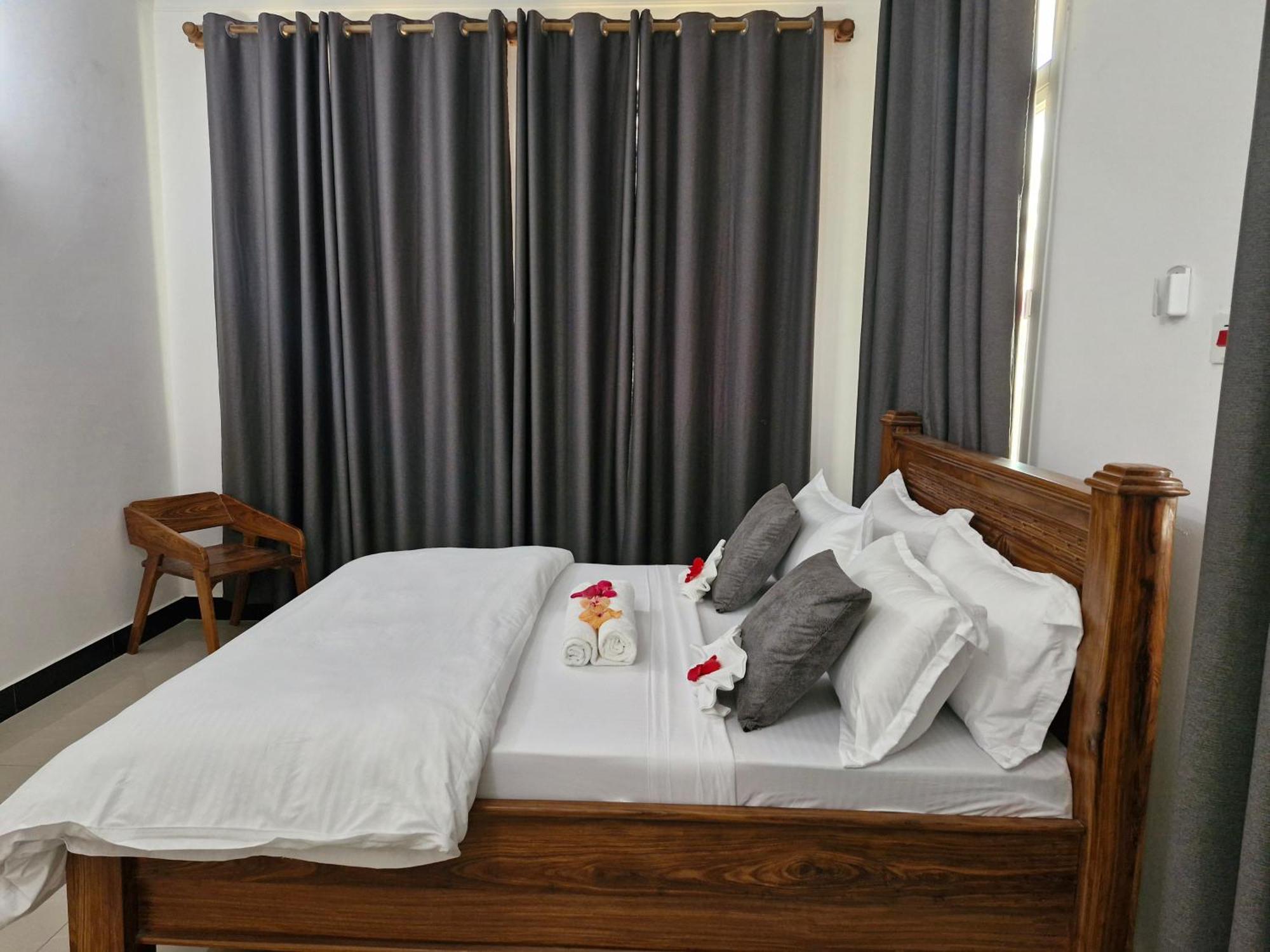 64 Zenj House Luxury Airport B&B Mbweni Exterior foto