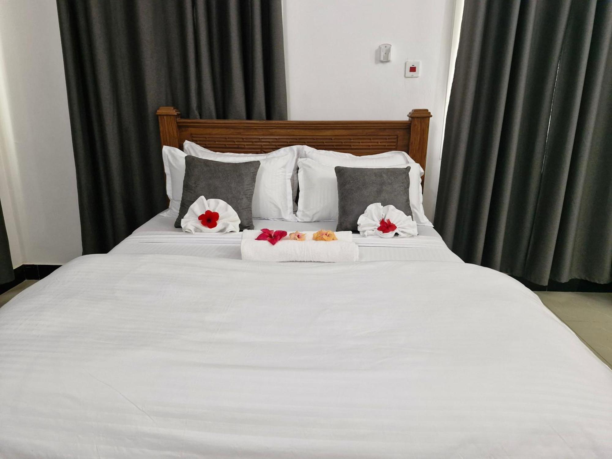 64 Zenj House Luxury Airport B&B Mbweni Exterior foto
