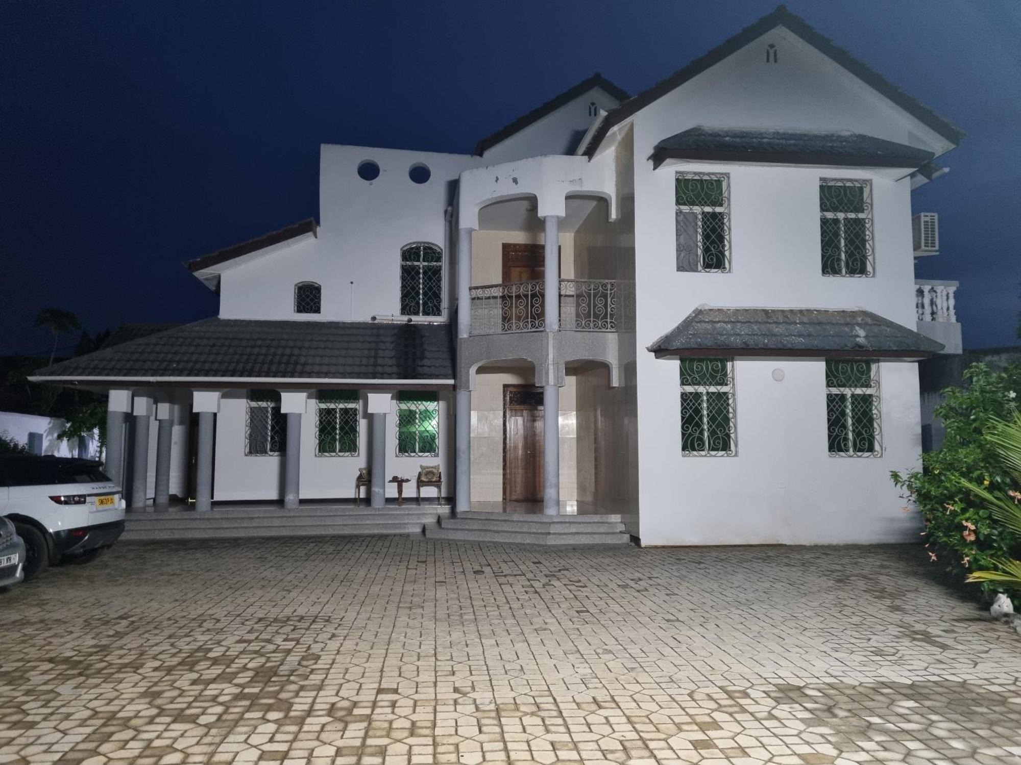 64 Zenj House Luxury Airport B&B Mbweni Exterior foto
