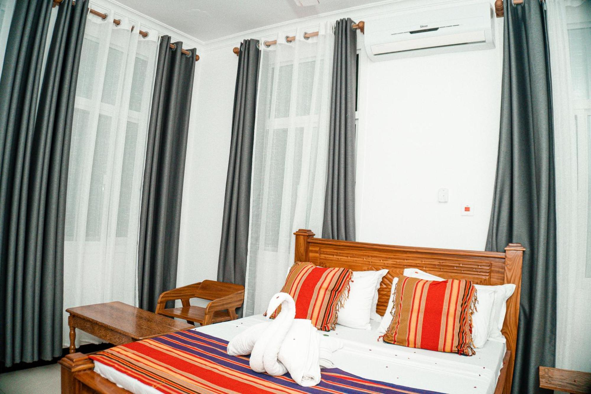 64 Zenj House Luxury Airport B&B Mbweni Exterior foto